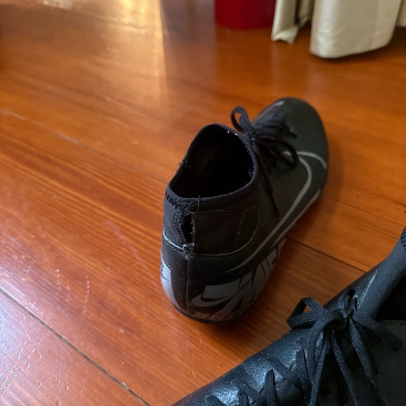 Nike Black and White Soccer Cleats - Picture 5 of 5